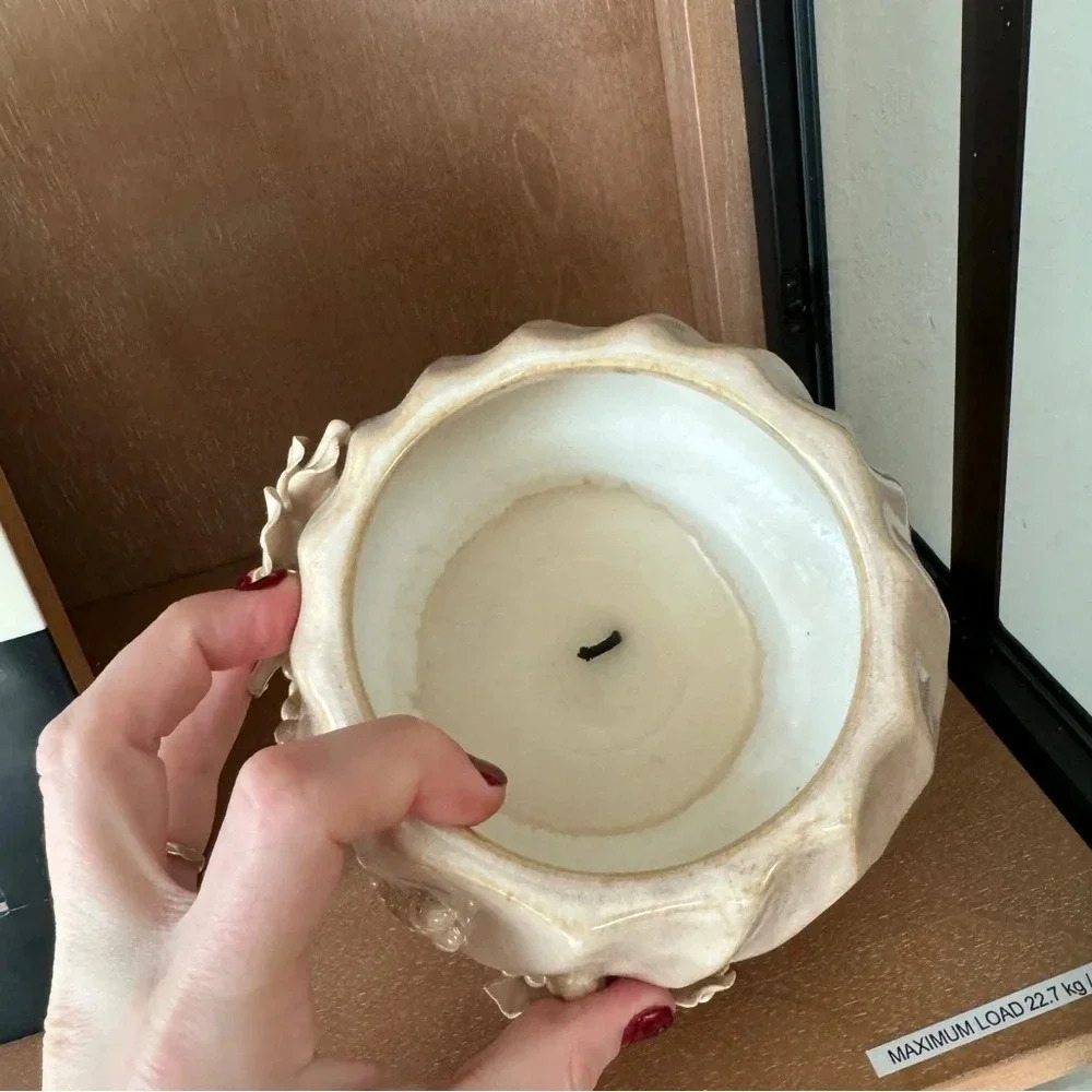 Anthropologie Corale textured jar candle sol tobac floral beige large 3D planter - Picture 4 of 7